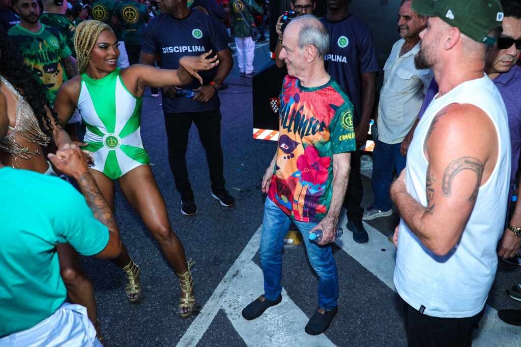 Ney Matogrosso se joga no samba durante ensaio da Imperatriz e empolga comunidade 29 ney matogrosso 18