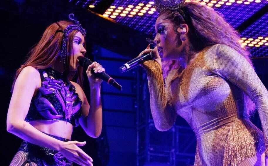 Ensaios da Anitta têm Escorpião como tema e recebe Gloria Groove