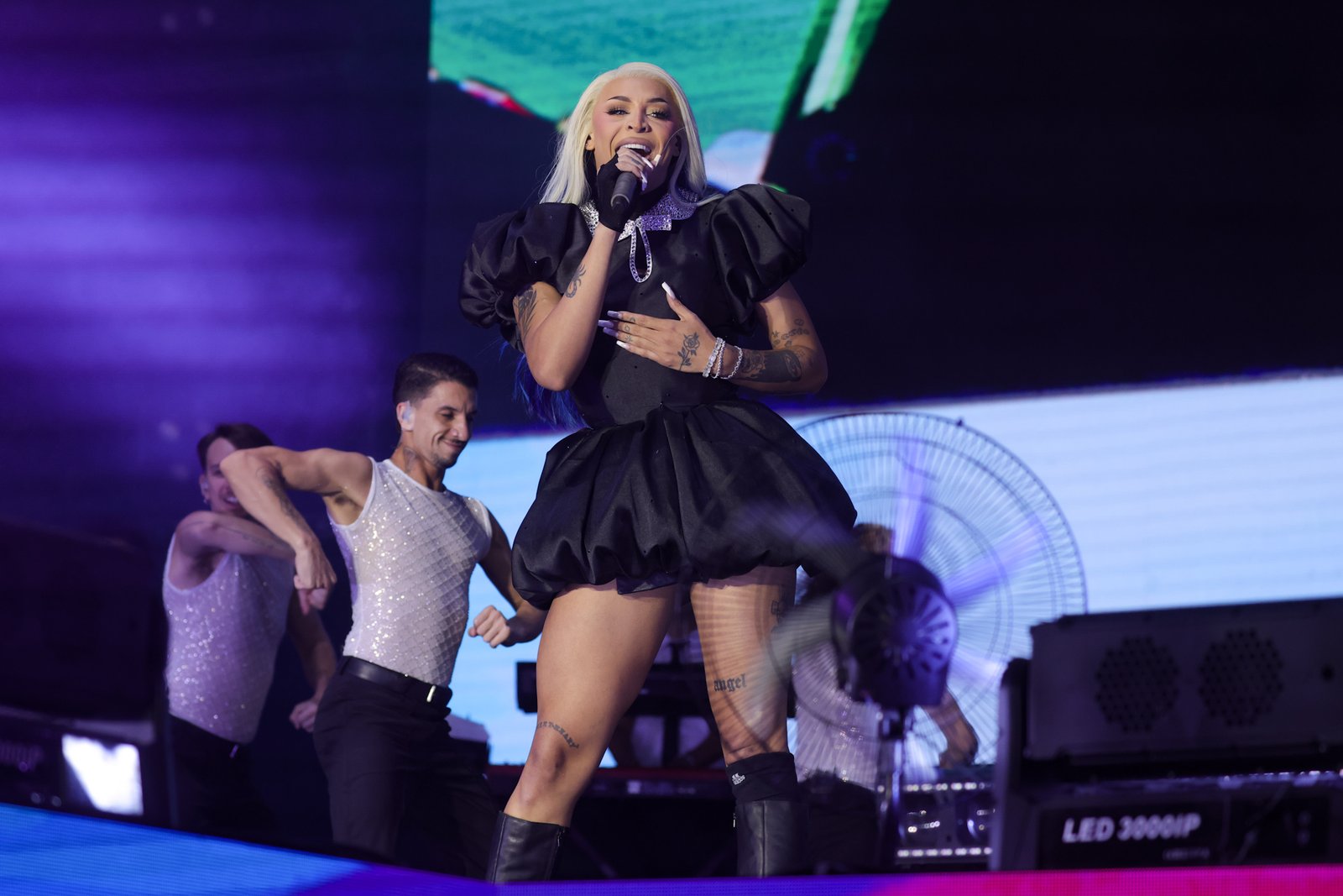 Pabllo Vittar bota para ferver a folia do país no CarnaUOL