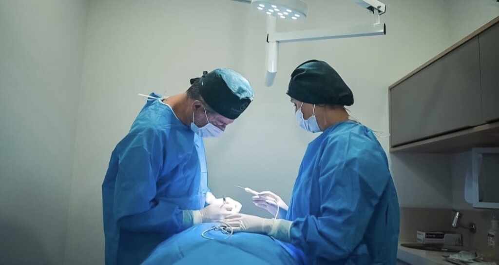 Cirurgia facial avança para procedimentos menos invasivos e redefine o rejuvenescimento Cirurgia facial avança para procedimentos menos invasivos e redefine o rejuvenescimento