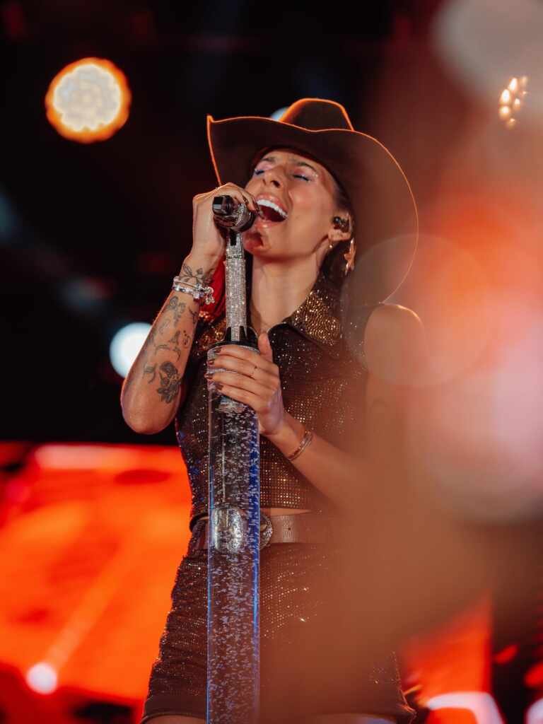 Ana Castela arrasta multidão e anima fãs em show no litoral paulista 35 614762619 18335421646245021 7557741254763622567 n