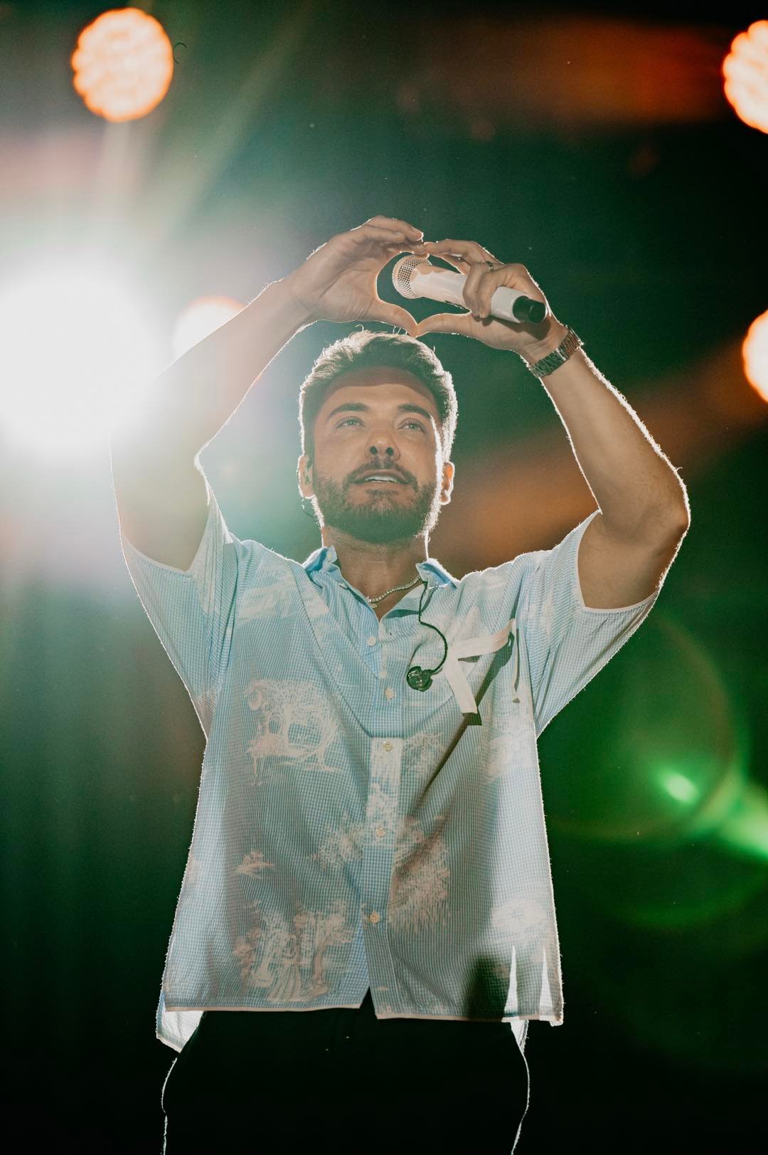 Wesley Safadão levanta multidão no Verão Show São Sebastião