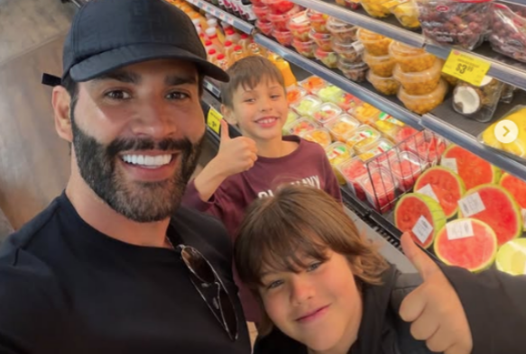 Gusttavo Lima mostra momento raro com os filhos Gusttavo Lima mostra momento raro com os filhos