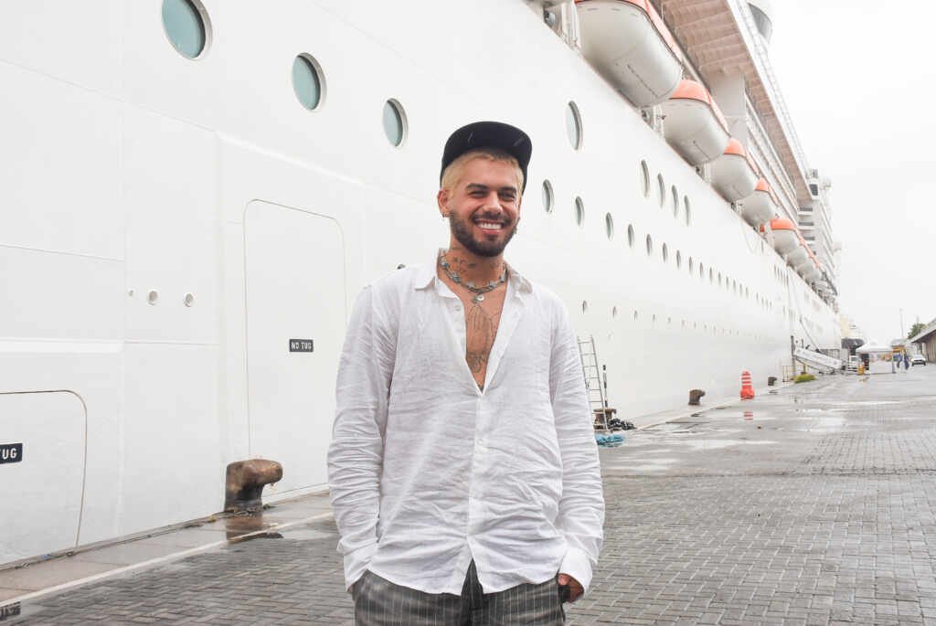 Chegada desencontrada reacende rumores entre Ana Castela e Zé Felipe no Navio da Boiadeira Chegada desencontrada reacende rumores entre Ana Castela e Zé Felipe no Navio da Boiadeira