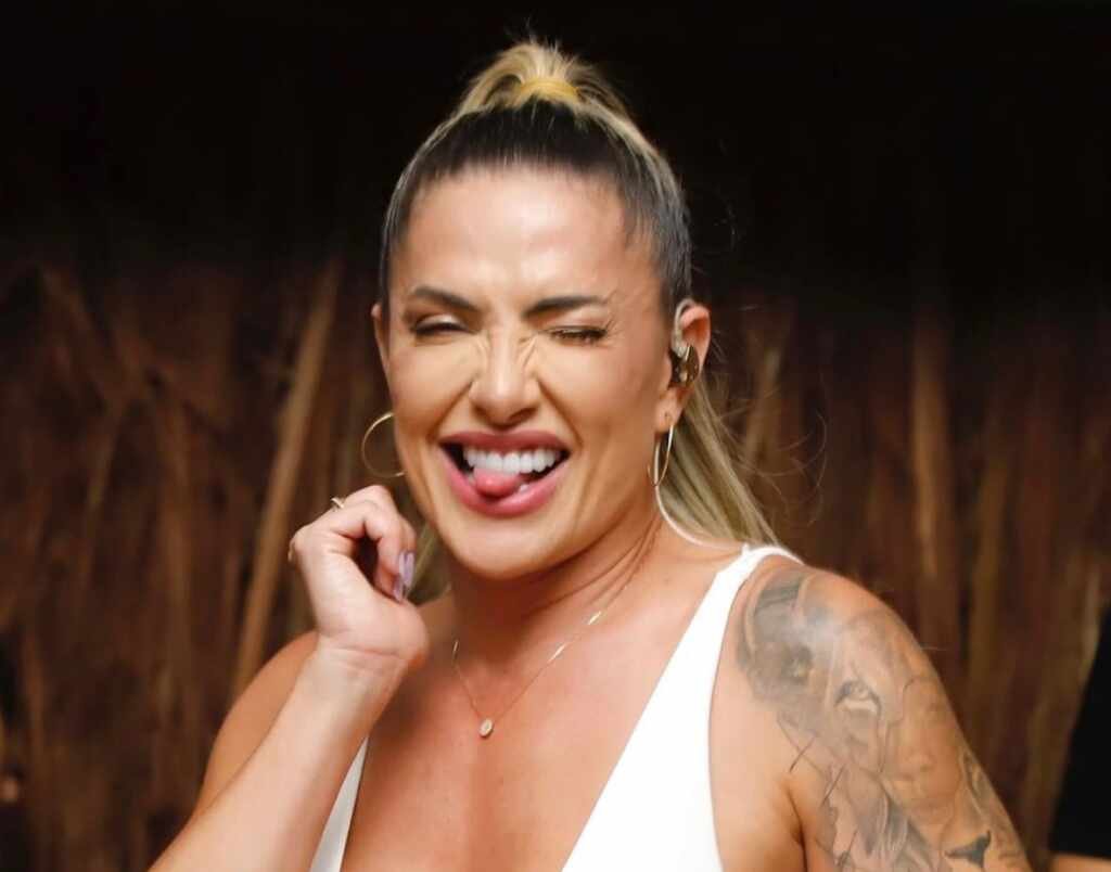 Yara Vellasco brilha no Carnaval e marca presença em camarotes badalados