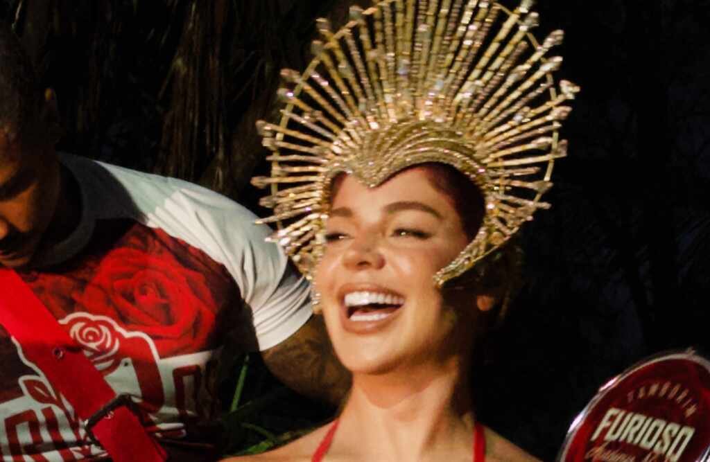 Gkay transforma o Joá em uma experiência onde moda e carnaval se encontram Gkay transforma o Joá em uma experiência onde moda e carnaval se encontram