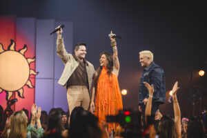 Matheus e Kauan lançam primeiro volume de “Astral” com participação de Lauana Prado