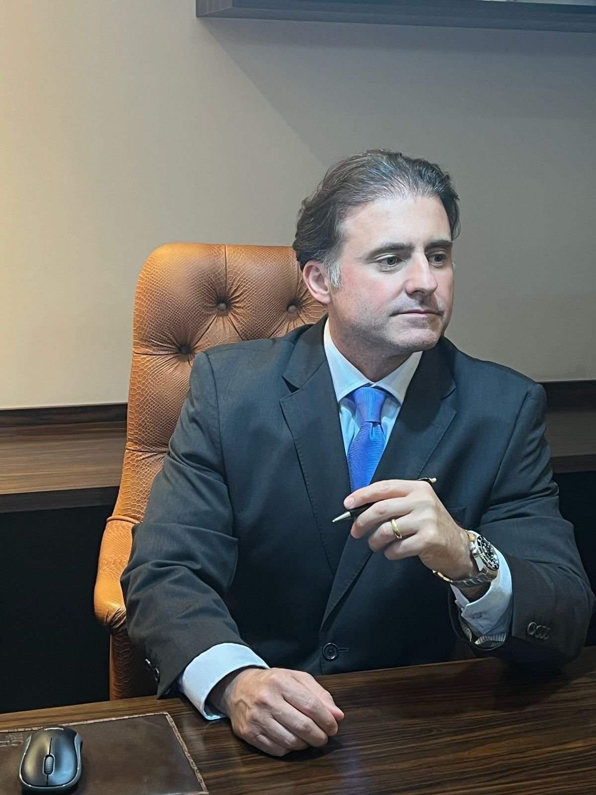 Transplante Capilar Feminino: A Técnica Moderna que Resgata Autoestima e Naturalidade 15 Por Dr. Rafael Reinert – Dermatologista