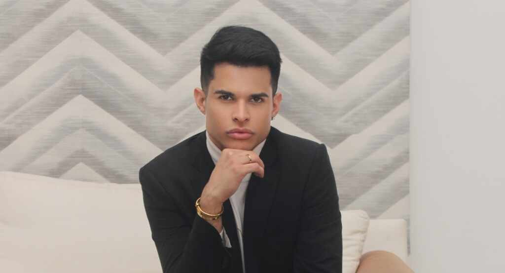 Rômulo Referência da Beleza Brasileira e a Polêmica Capilar em Dubai