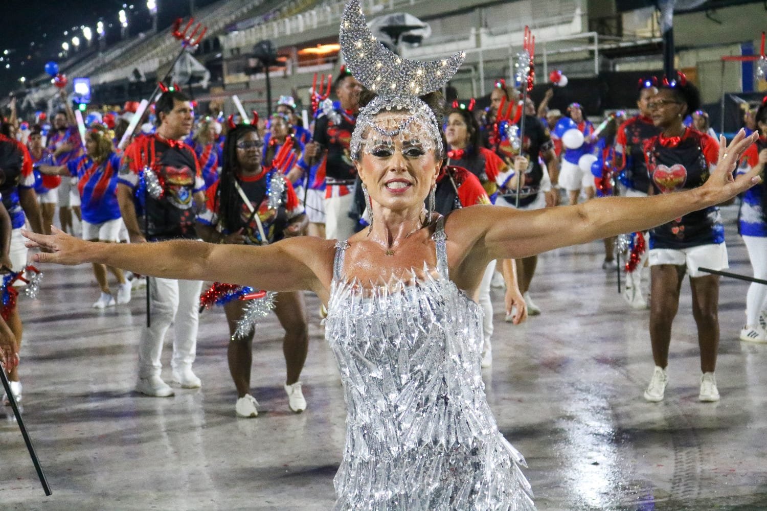 Tatiana Breia vive jornada dupla na Marquês de Sapucaí entre União da Ilha e Arranco 17 Tatiana Breia na Sapucai 5