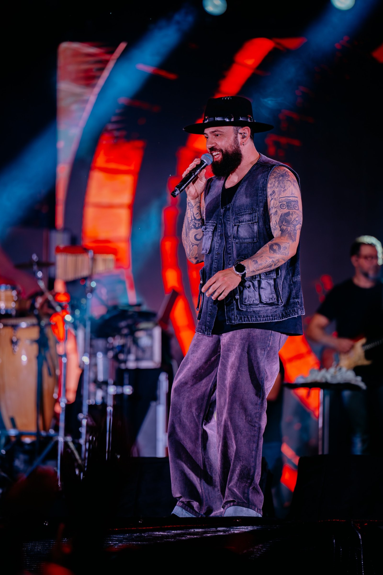 Dupla Jorge & Mateus arrastam multidão em show no litoral paulista