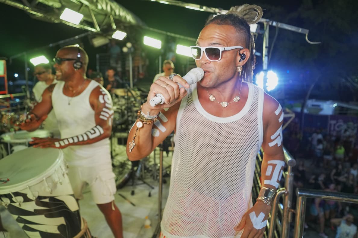 Bell Marques arrasta mar de gente e Xanddy e a tradicional banda Araketu revivem a magia do Carnaval 27 WhatsApp Image 2026 01 24 at 12.25.04 2