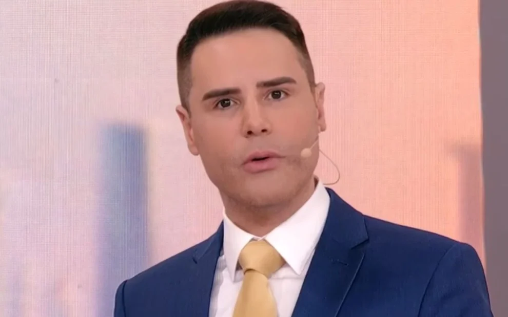Luiz Bacci pede demissão do SBT, afirma jornalista