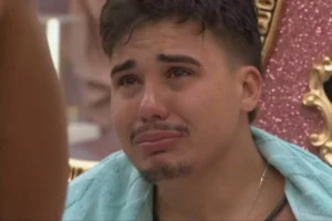 Pedro fica nu no BBB 26 e cena irrita internautas: ‘Desesperado pra aparecer’