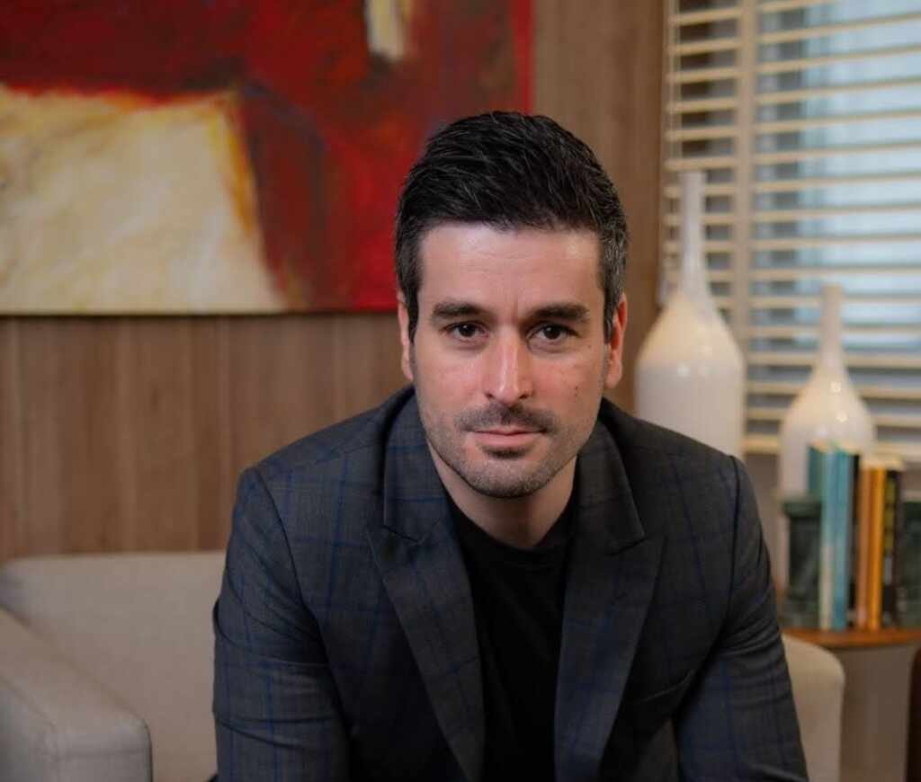 Dr. Ricardo Votto analisa a nova economia da cirurgia plástica e a busca por resultados naturais Dr. Ricardo Votto analisa a nova economia da cirurgia plástica e a busca por resultados naturais
