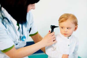 Por que levar o filho a um otorrinolaringologista pediátrico?