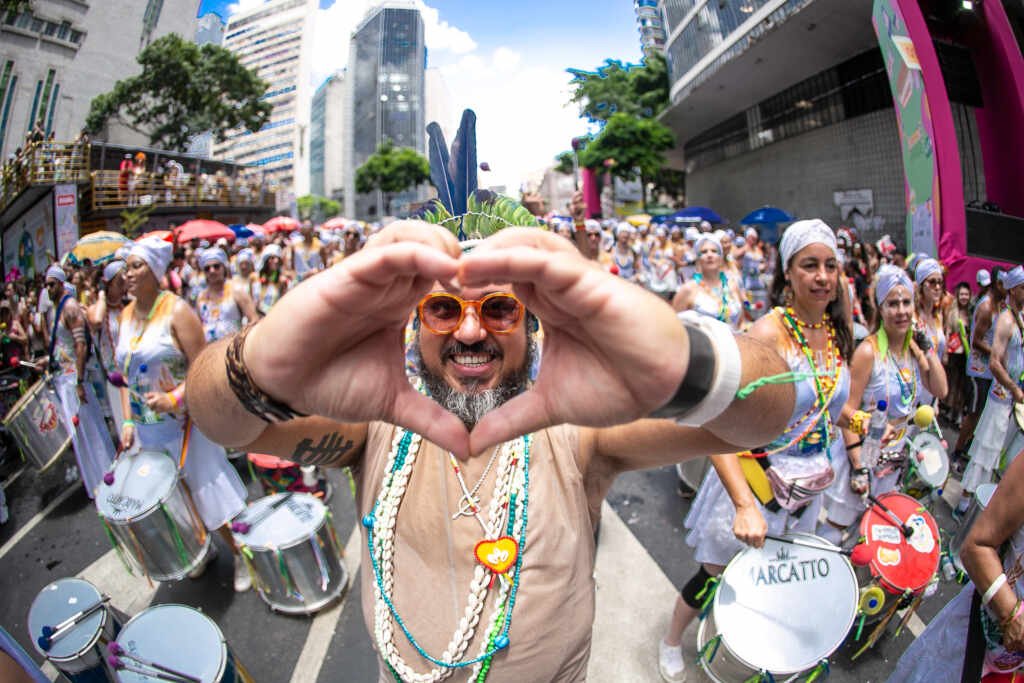 Icekiss lança música para a folia de BH e Salvador na voz de Geo Ozado, ícone do carnaval mineiro