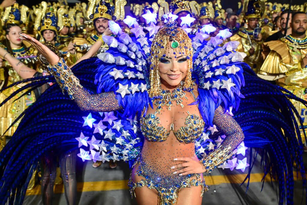 Ana Beatriz Godoi, Rainha da Rosas de Ouro, comenta rebaixamento e união da comunidade