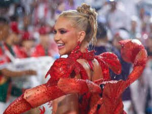 Virginia Fonseca leva 20 fãs para sua estreia como rainha da Grande Rio