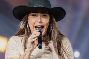 Grávida, Lauana Prado emociona multidão em show lotado na Festa do Figo de Valinhos