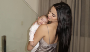 Key Alves encanta web ao mostrar mesversário da filha Rosamaria