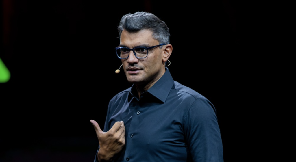 Tiago Brunet grava edição histórica do Café com Destino ao vivo em Barueri