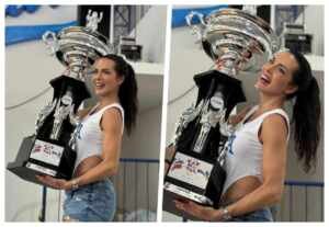 Rainha de bateria Carla Prata comemora campeonato do Tucuruvi com troféu na quadra