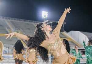 Julia Solis brilha na Sapucaí como passista e se prepara para estreia como rainha de bateria