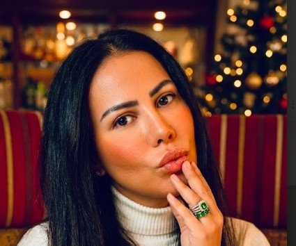 Flávia Gomes e a Construção de Autoridade em Ambientes Globais