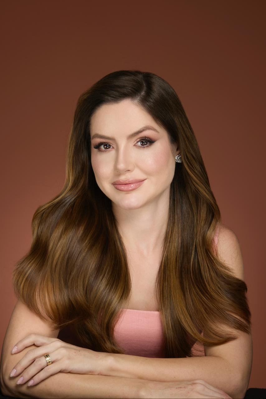 Transplante de sobrancelhas redefine a beleza natural na estética com Dra. Ana Caroline Queiroz 17 IMG 20260205 WA0024