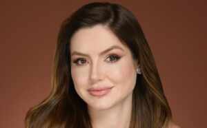Transplante de sobrancelhas redefine a beleza natural na estética com Dra. Ana Caroline Queiroz