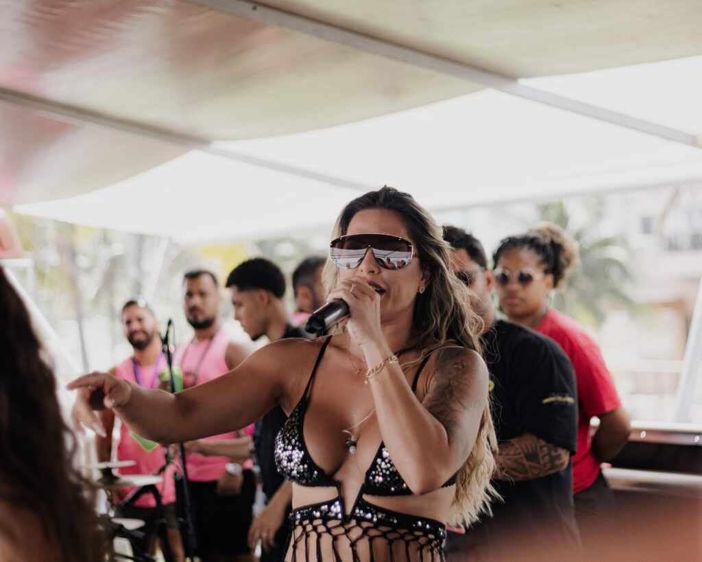 Yara Vellasco é atração principal em trio no RJ