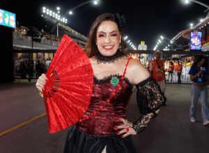 Gina Garcia volta à avenida pela Camisa Verde e Branco e mostra bastidores do desfile