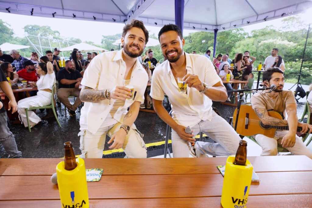 VH e Alexandre gravam audiovisual “Ouve Aí” no Espaço Vinny BBQ, em Goiânia