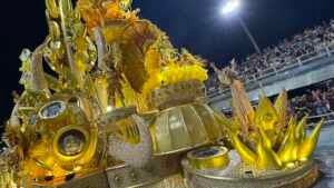 Adriana Lessa brilha como destaque da Mocidade Alegre no Desfile das Campeãs do Anhembi
