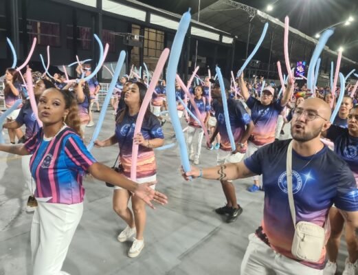 Fabi Frota comemora 22 anos de Carnaval como destaque de chão da Colorado do Brás