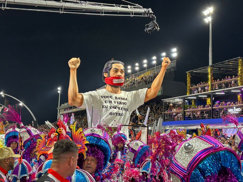 Estrela do Terceiro Milênio faz desfile seguro e exalta obra de Paulo César Pinheiro