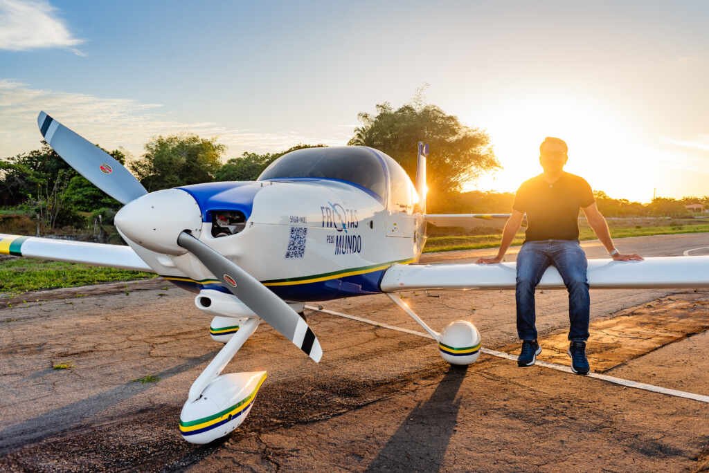 Volta ao mundo em monomotor expõe bastidores financeiros de expedição global Volta ao mundo em monomotor expõe bastidores financeiros de expedição global