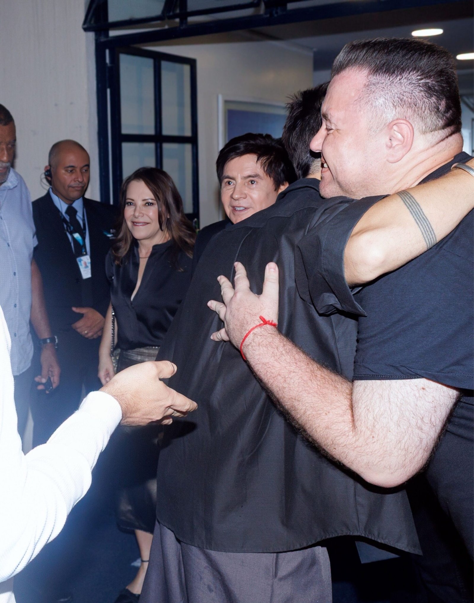 Junior Lima e os pais, Xororó e Noely Lima, em show — Foto: Clayton Felizardo/BrazilNews