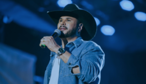 Nando Moreno lança primeiro EP de audiovisual com faixa foco autoral “Tanto Faz”