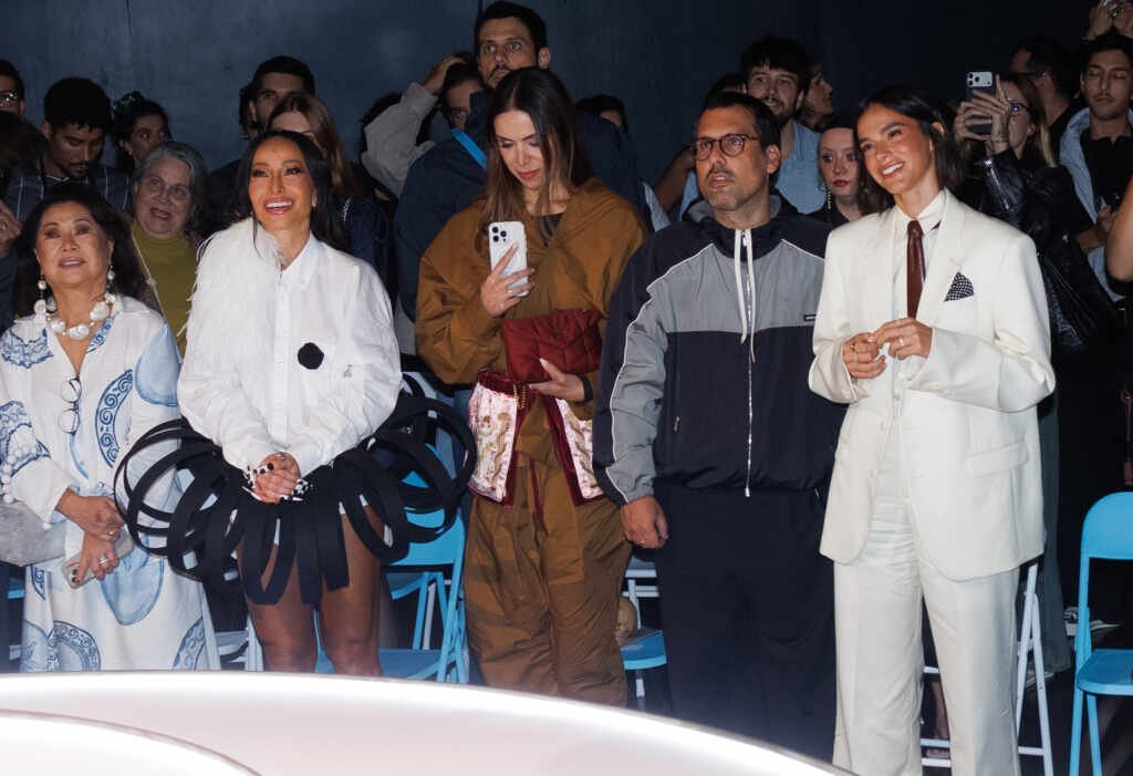 Bruna Marquezine, Sasha Meneghel e Sabrina Sato no desfile da Havaianas no Masp