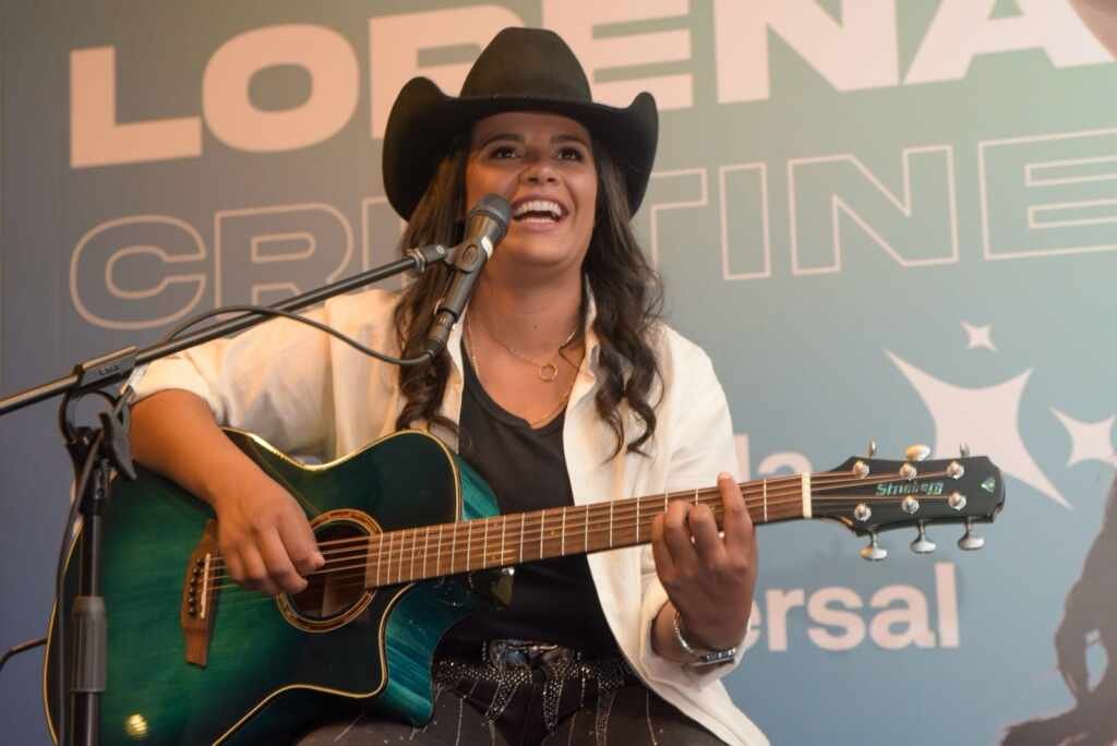 Lorena Cristine assina contrato com a Universal Music Brasil e dá passo na carreira no sertanejo