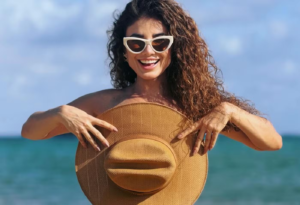 Paula Fernandes posa de topless em Fernando de Noronha e fotos agitam a web