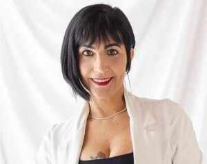 Hellen Rosa Ferreira defende a educação como eixo estratégico da gestão de pessoas