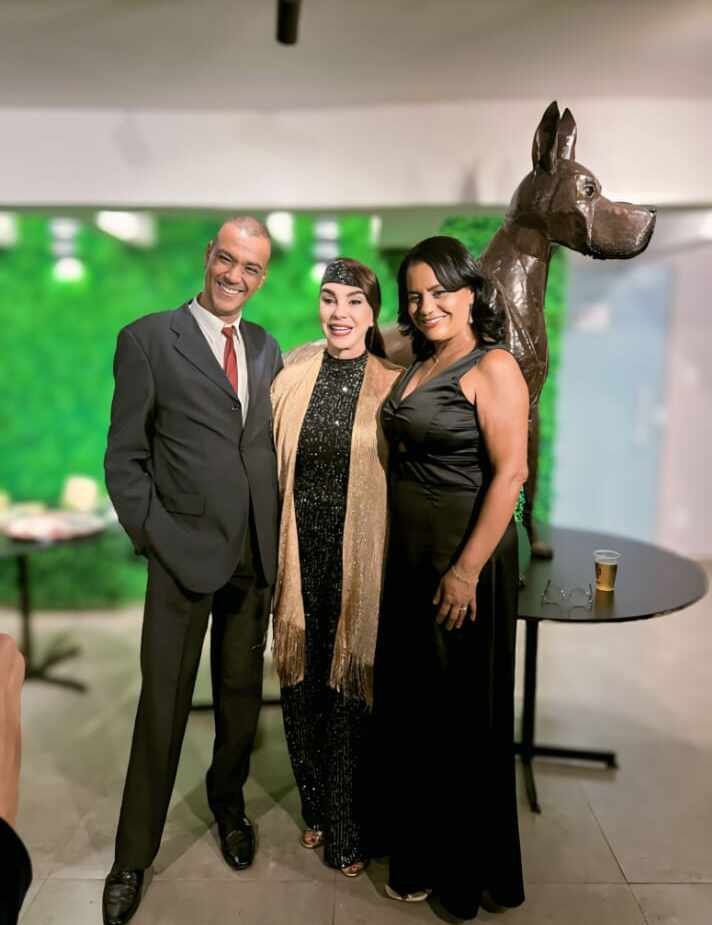 Imperial Aplausos 2026 Zacarias ' com destaque empresário Robert Geraldo Soares 24 Nádia Micherif ladeada de amigos