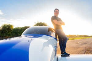 Alex Bacana transforma expedição aérea em plataforma global de impacto social