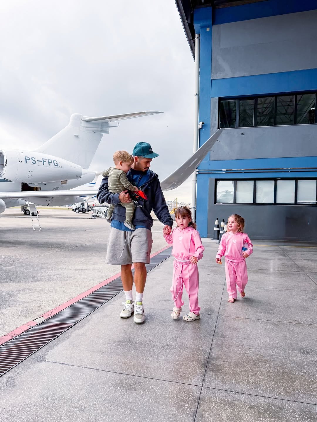  Zé Felipe com os filhos - Foto: Instagram