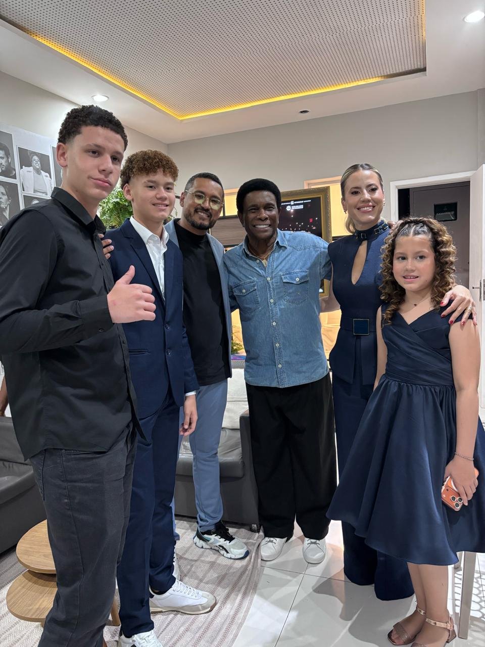 Teatro Nova Iguaçu Petrobras celebra 4 anos com Show de Neguinho da Beija-Flor 18 IMG 20260420 WA0003