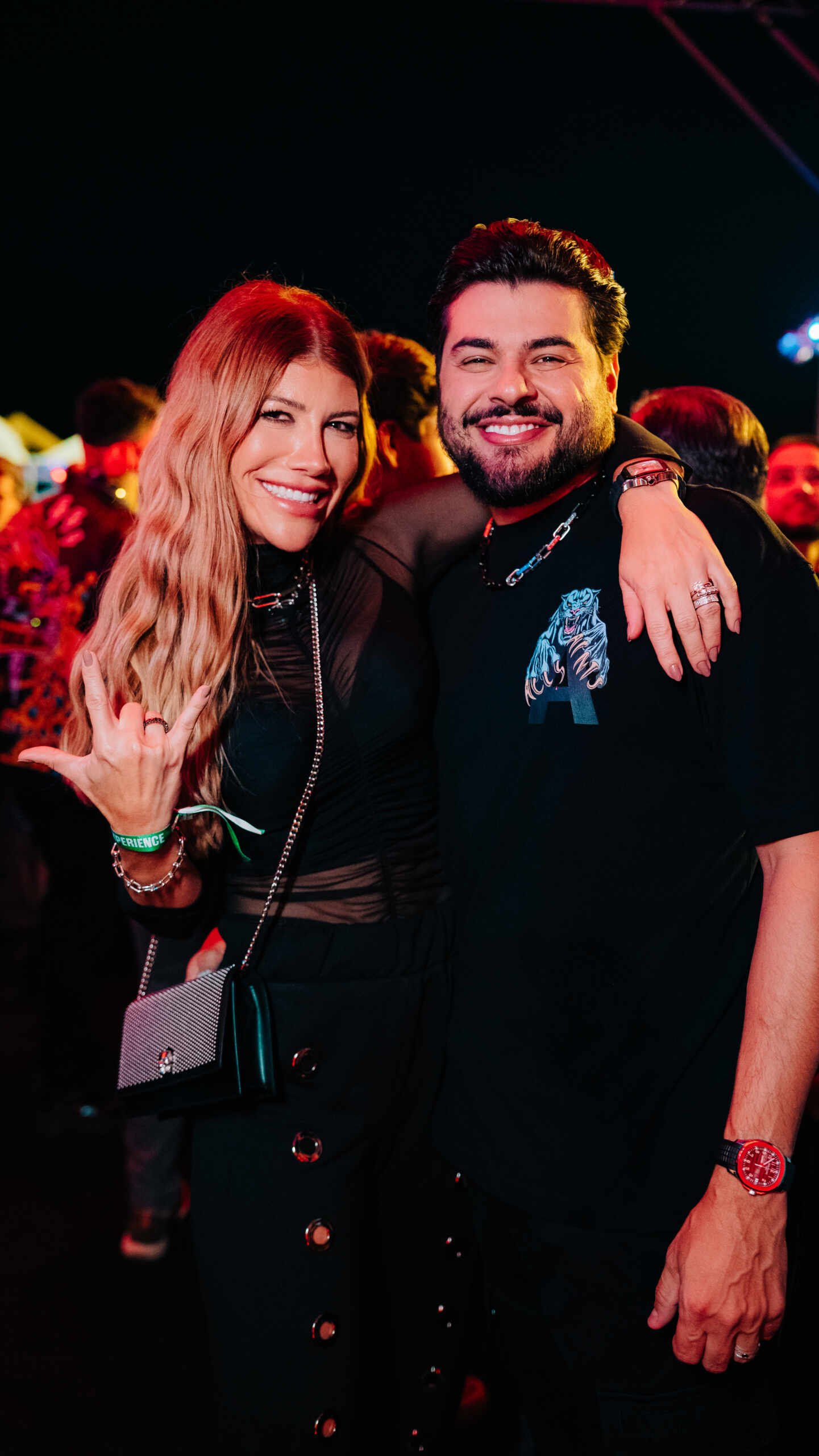 Zé Neto e Cristiano curtem show do Guns N' Roses com as esposas em São José do Rio Preto