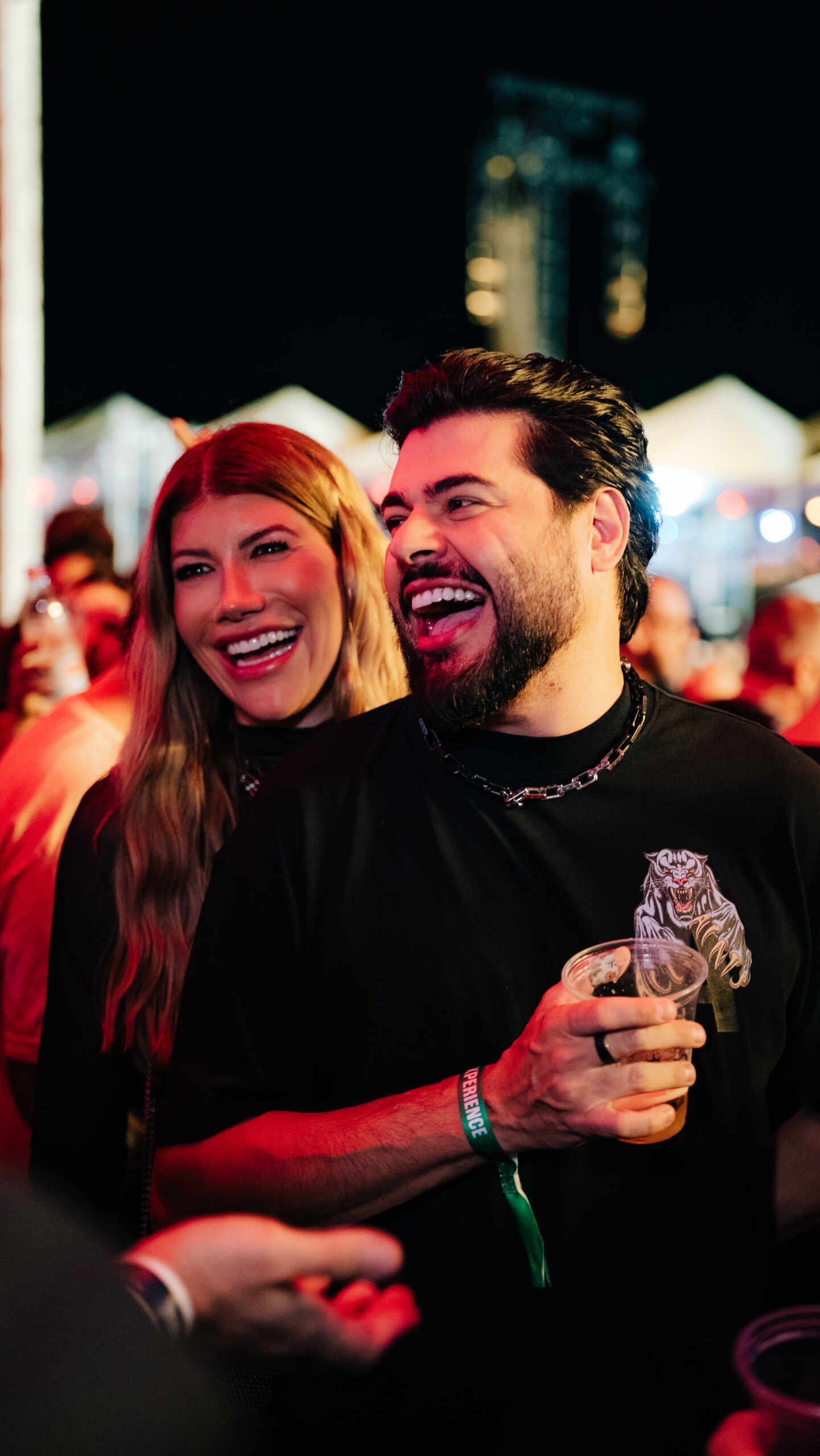 Zé Neto e Cristiano curtem show do Guns N' Roses com as esposas em São José do Rio Preto